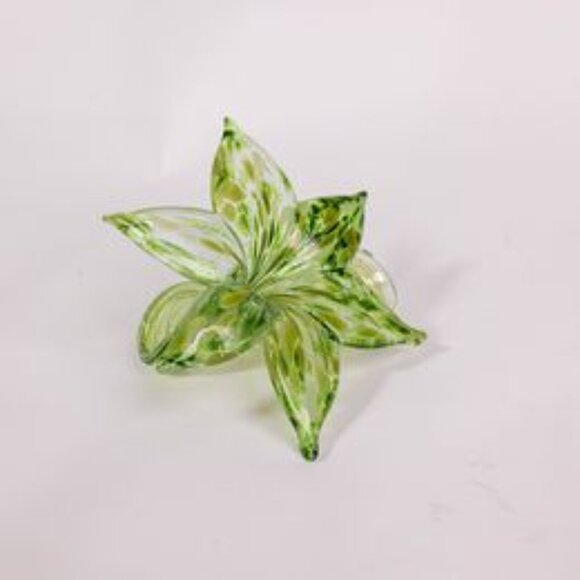 Blown Glass 6 Petal flower Green twisted stem and flecks - Picture 5 of 10